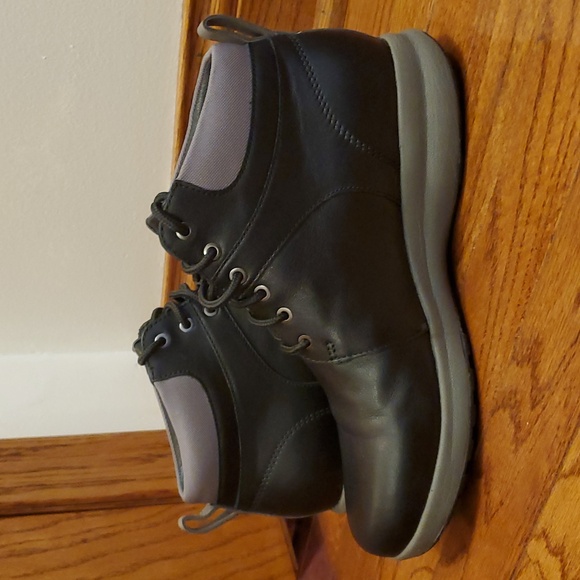 NWOT Unstructured by Clark's. Booties in Black 7.5M - Picture 6 of 15